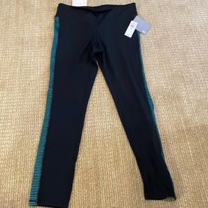 NWT! Gapfit Size M leggings